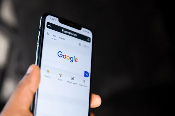 Google Ads e a Proibição do Nome de Adversários como Palavras-Chave