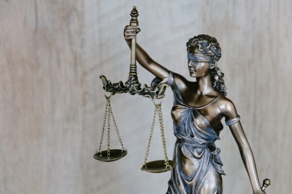 Multas Criminais: Impactos Sociais e Jurídicos no Brasil
